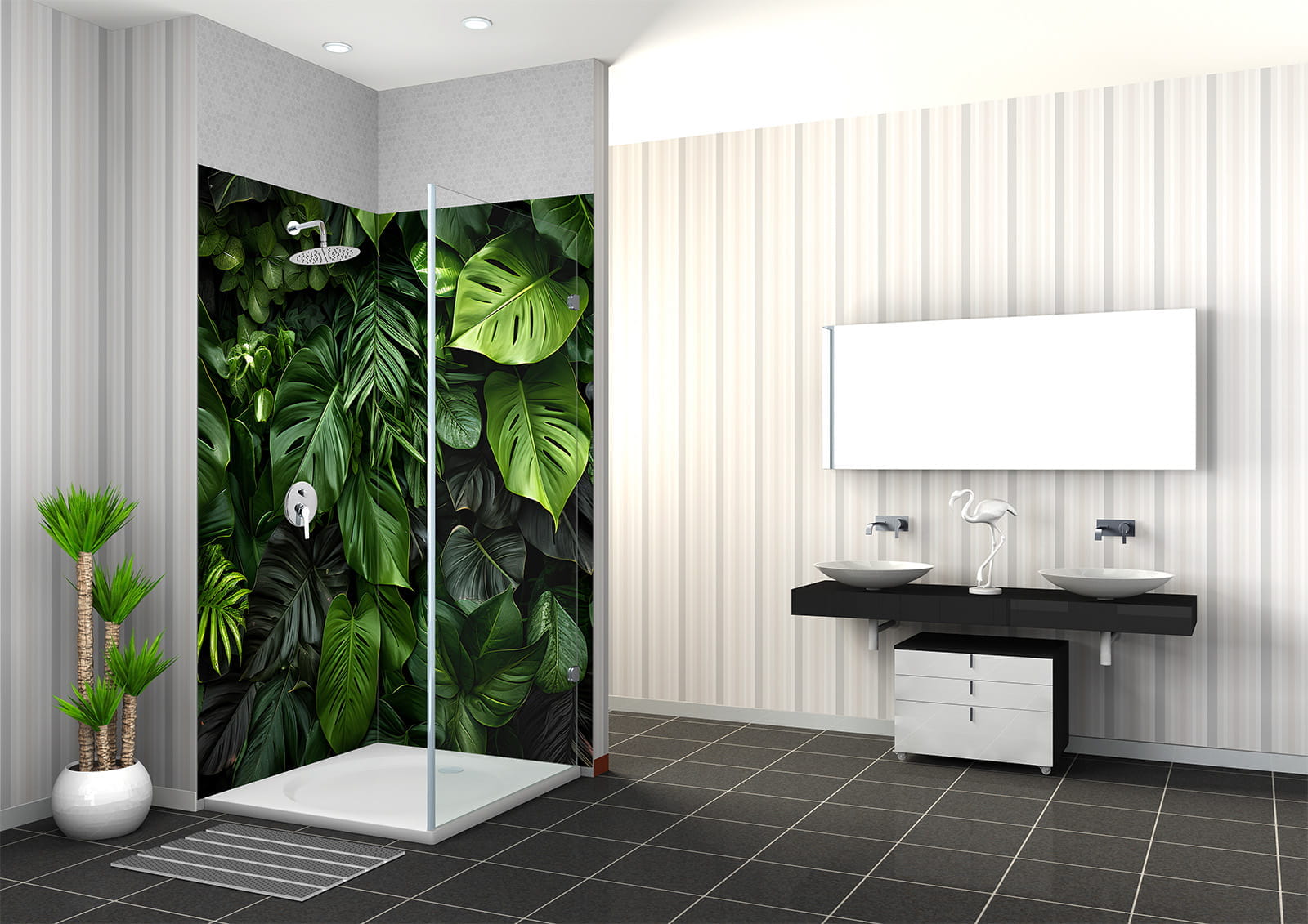 Badezimmer mit Duschbereich, dekoriert mit tropischen Blättern. Zwei Waschbecken und ein großer Spiegel sind sichtbar.
